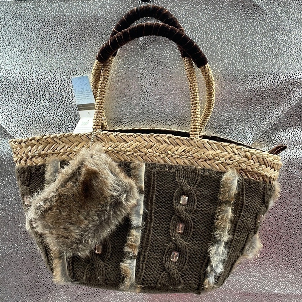 NWT. Anna Cecere Tapy Chery Large Shoulder Hand Bag.